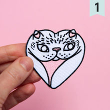 Load image into Gallery viewer, Vulva Embroidered Patch - Happeriod
